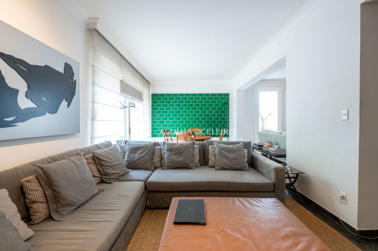 Casa com jardim à venda no Jardim Paulista. – 17388