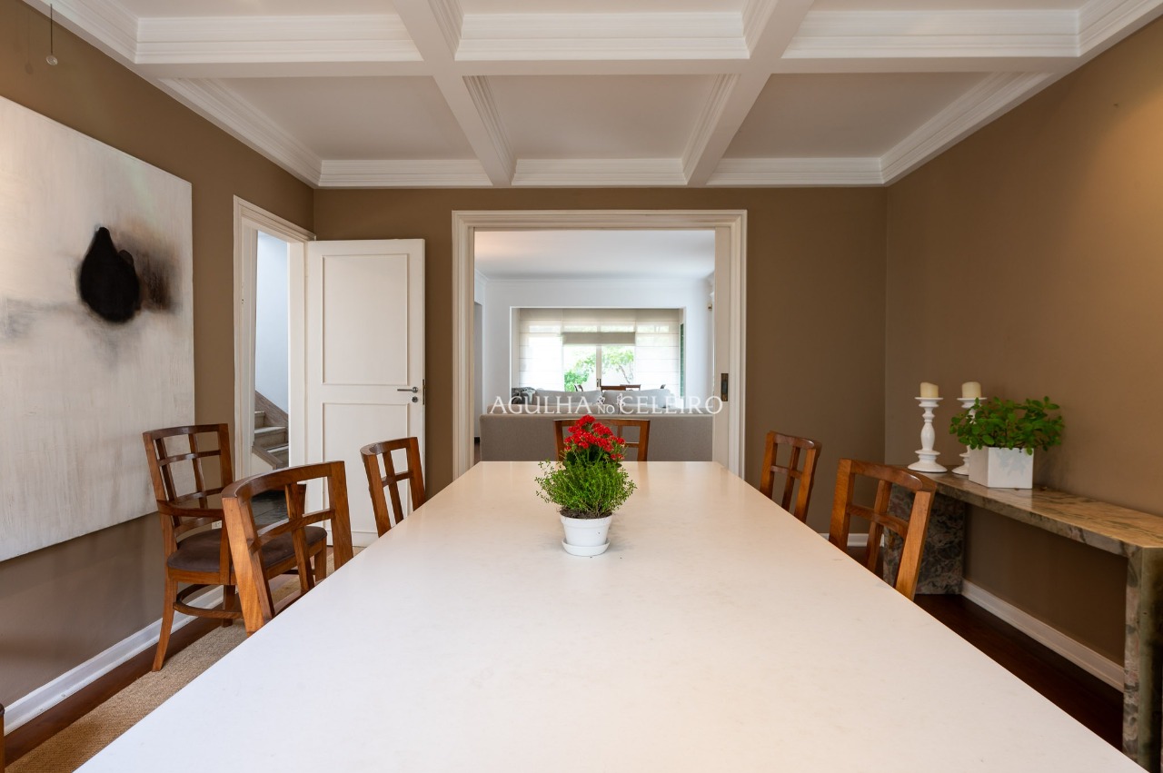 Casa com jardim à venda no Jardim Paulista. – 17388