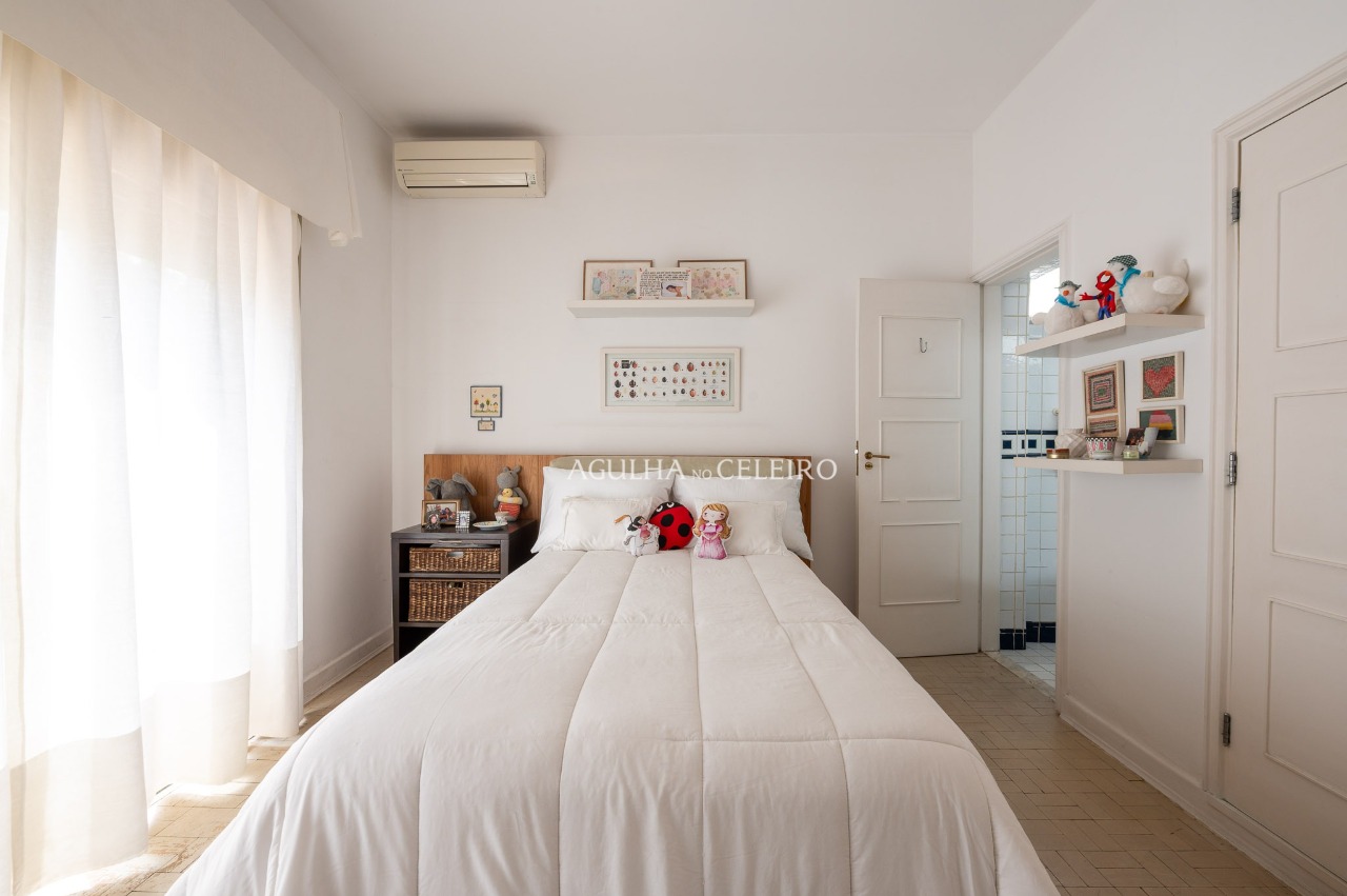 Casa com jardim à venda no Jardim Paulista. – 17388