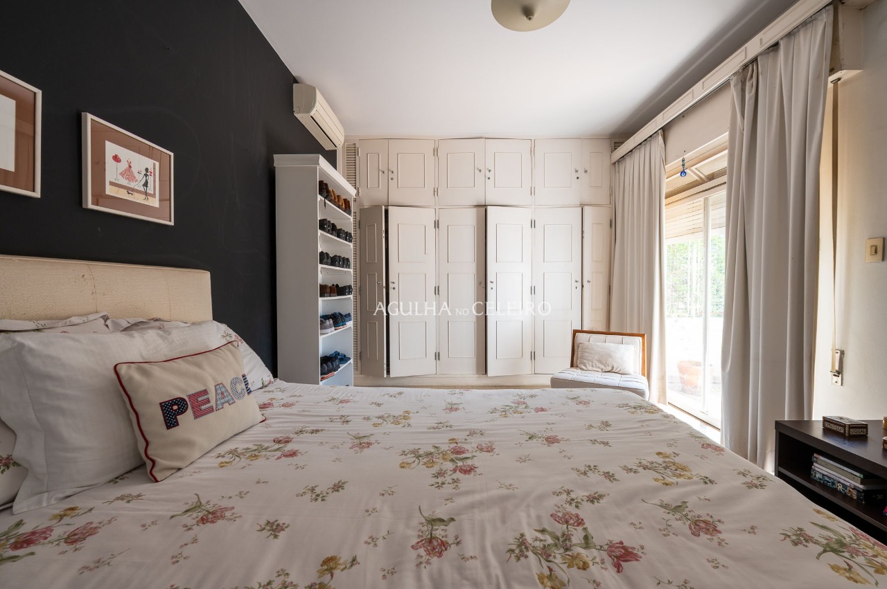 Casa com jardim à venda no Jardim Paulista. – 17388