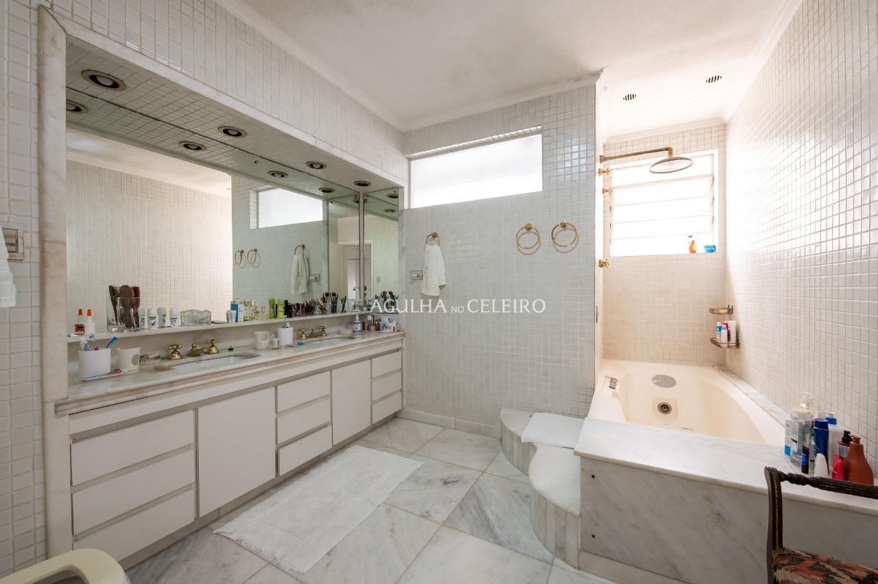 Casa com jardim à venda no Jardim Paulista. – 17388