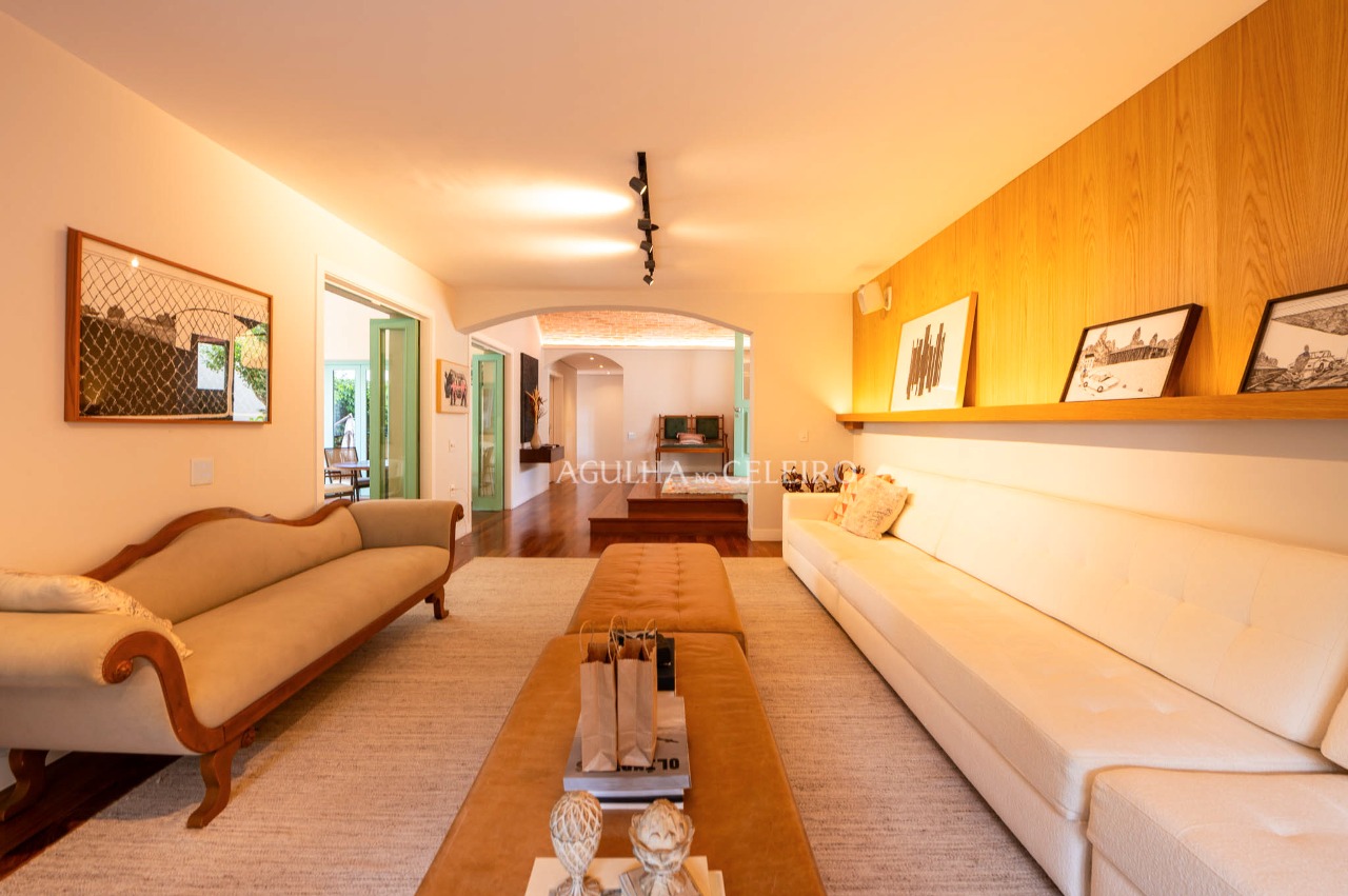 Belíssima casa no miolo do Jardim Guedala. – 17988