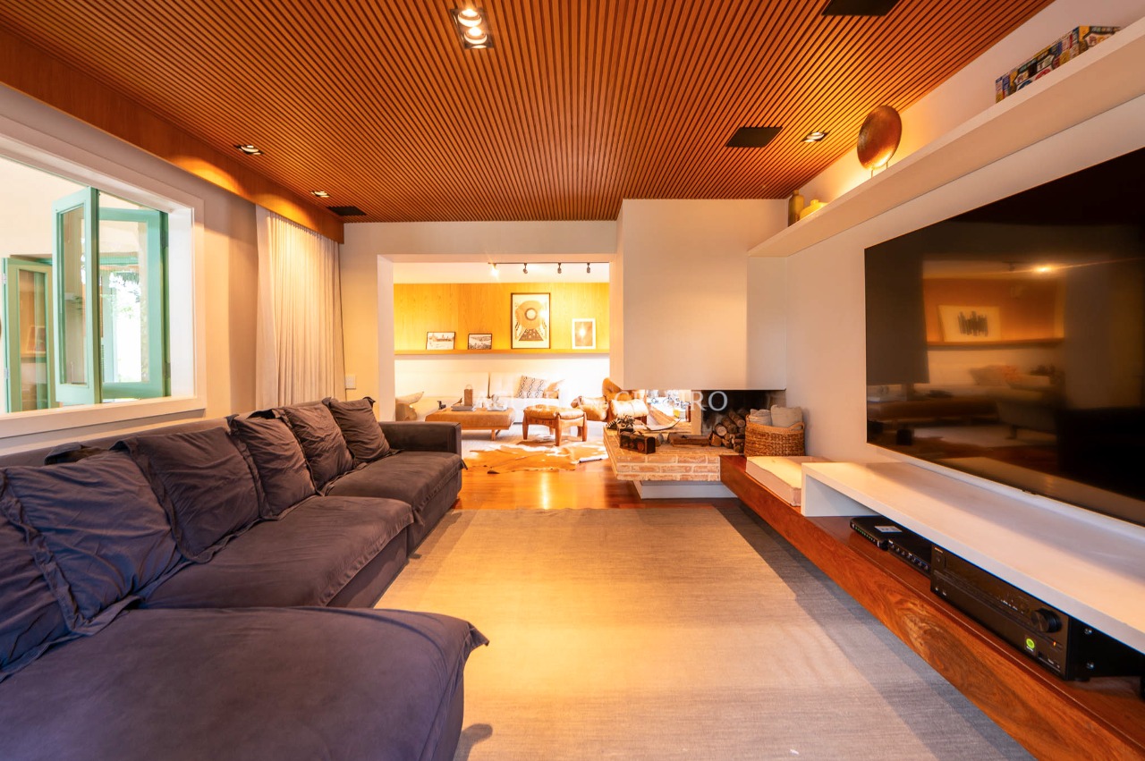 Belíssima casa no miolo do Jardim Guedala. – 17988