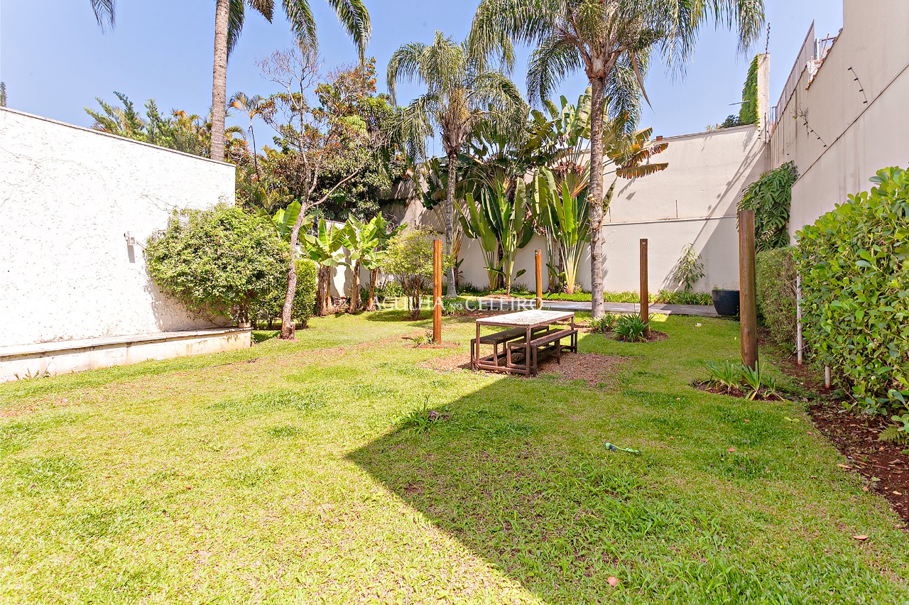 Casa com jardim à venda no Jardim Paulista. – 20571