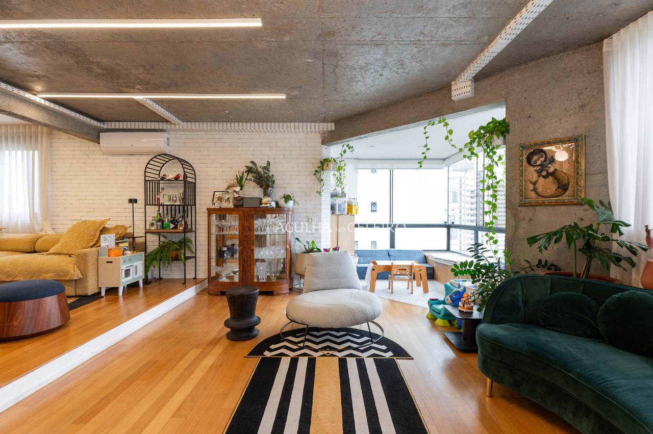 Apartamento com reforma diferenciada em Moema – 20740