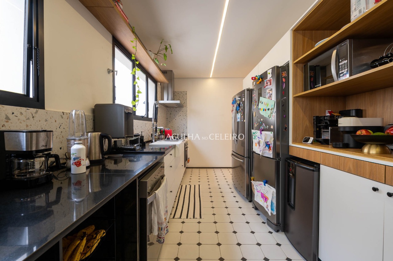 Apartamento com reforma diferenciada em Moema – 20740