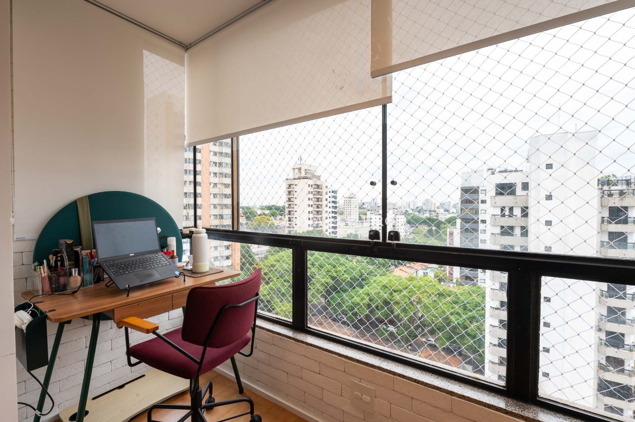 Apartamento com reforma diferenciada em Moema – 20740