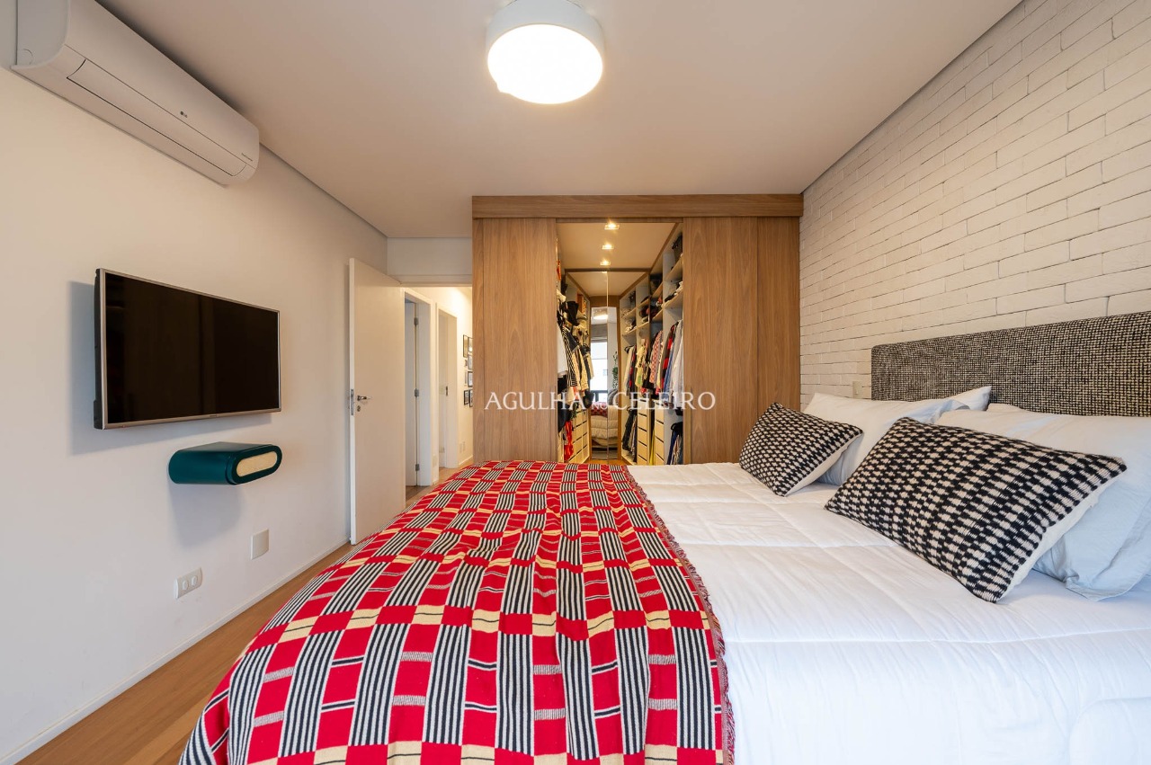 Apartamento com reforma diferenciada em Moema – 20740