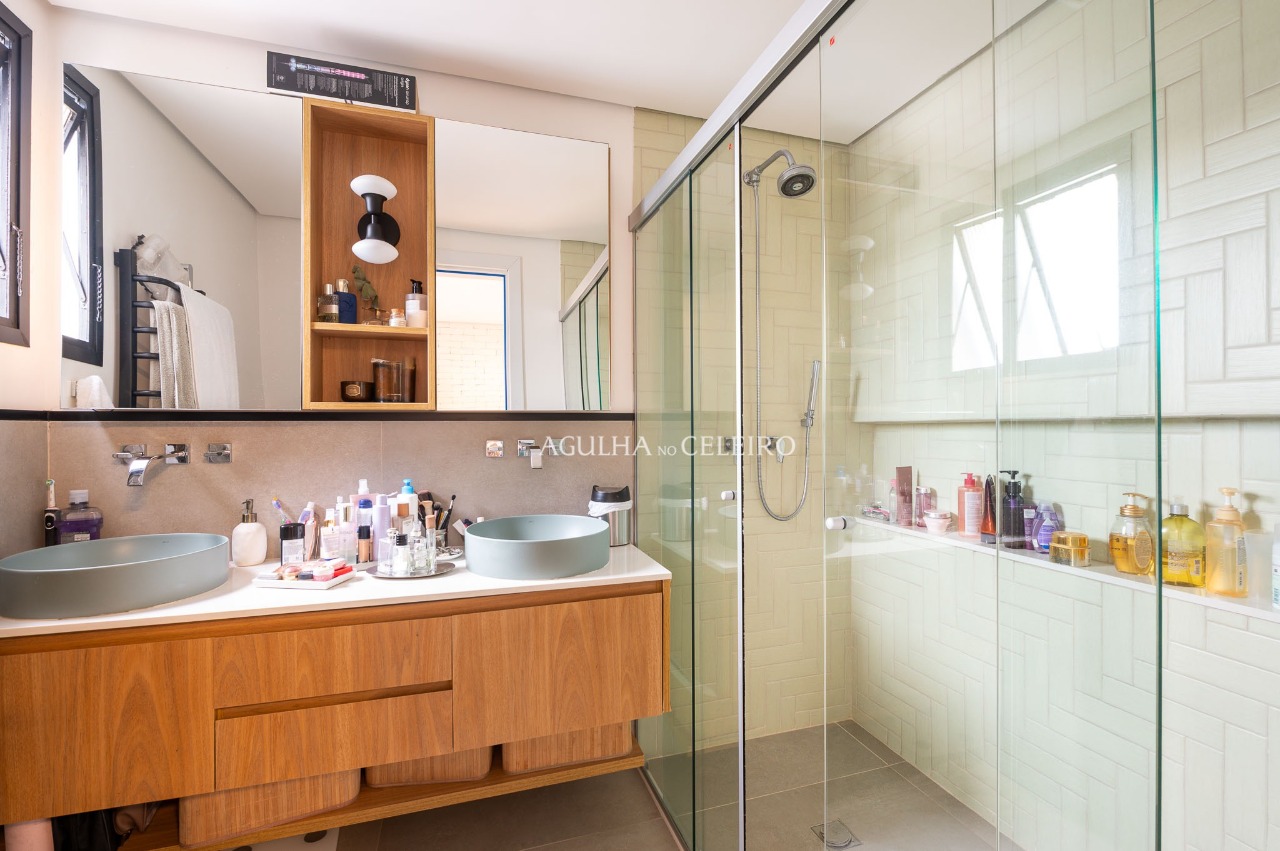 Apartamento com reforma diferenciada em Moema – 20740