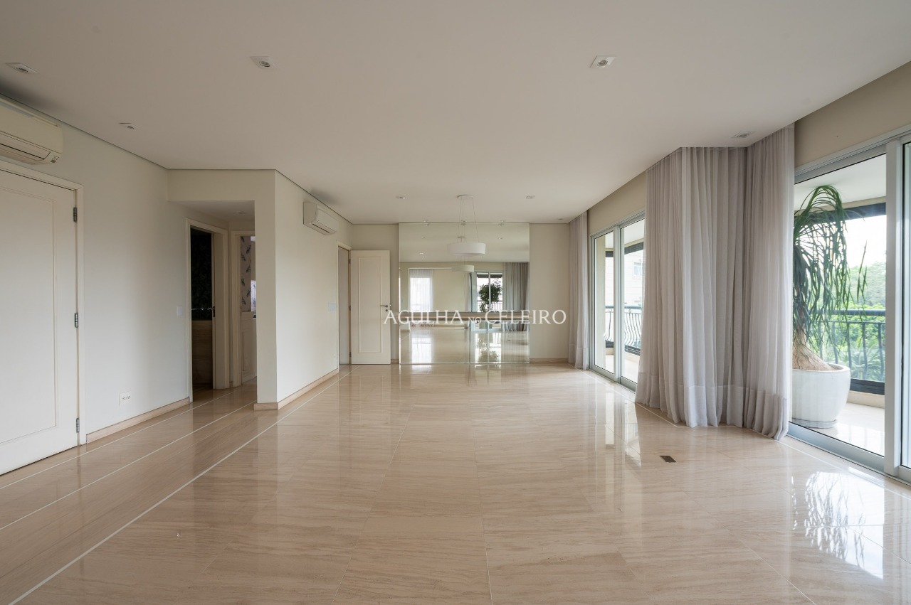 Apartamento de alto padrão em Moema com vista para Jardim Luzitania – 20855