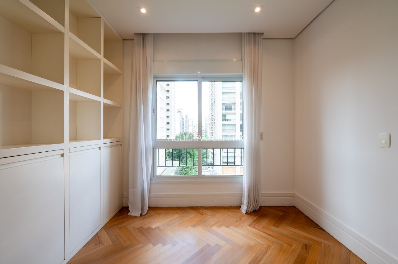 Apartamento de alto padrão em Moema com vista para Jardim Luzitania – 20855