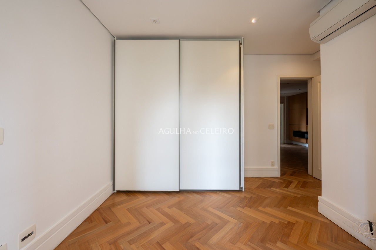 Apartamento de alto padrão em Moema com vista para Jardim Luzitania – 20855