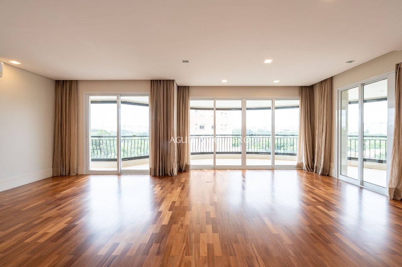 Apartamento na melhior localização de Moema – 20880