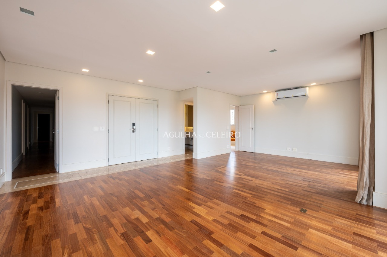 Apartamento na melhior localização de Moema – 20880