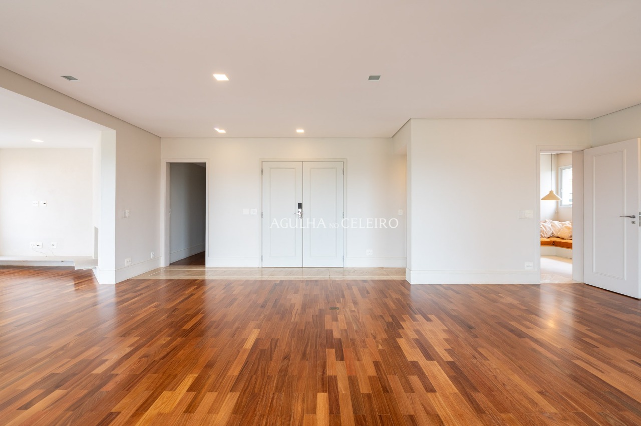 Apartamento na melhior localização de Moema – 20880