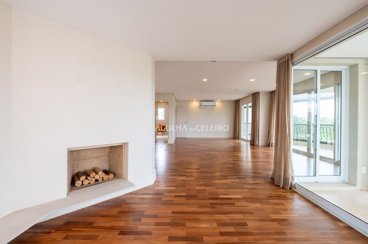 Apartamento na melhior localização de Moema – 20880