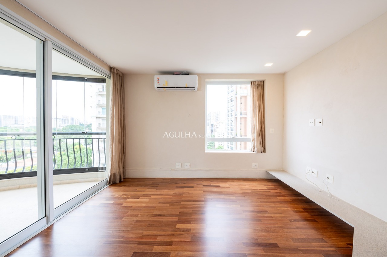 Apartamento na melhior localização de Moema – 20880