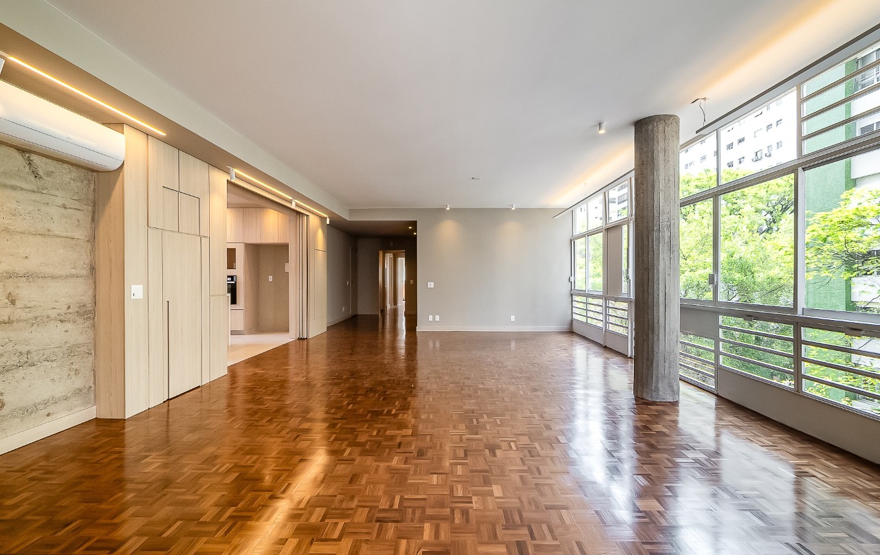 Apartamento amplo com planta excepcional, pé direito alto e muita luz natural, no Jardim América – 20901