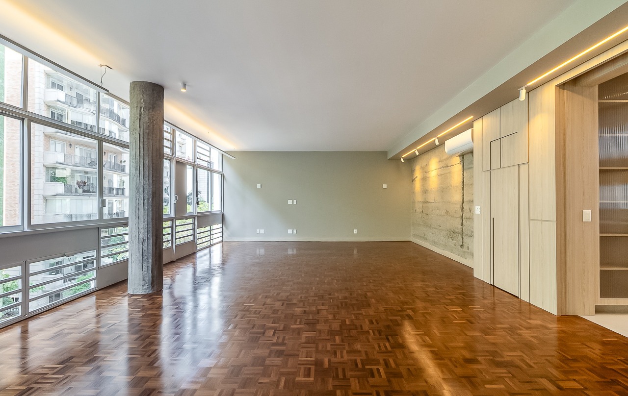 Apartamento amplo com planta excepcional, pé direito alto e muita luz natural, no Jardim América – 20901