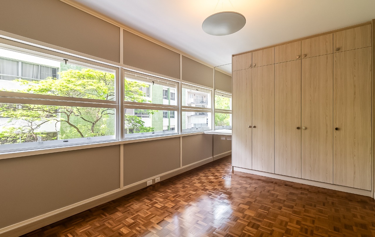 Apartamento amplo com planta excepcional, pé direito alto e muita luz natural, no Jardim América – 20901