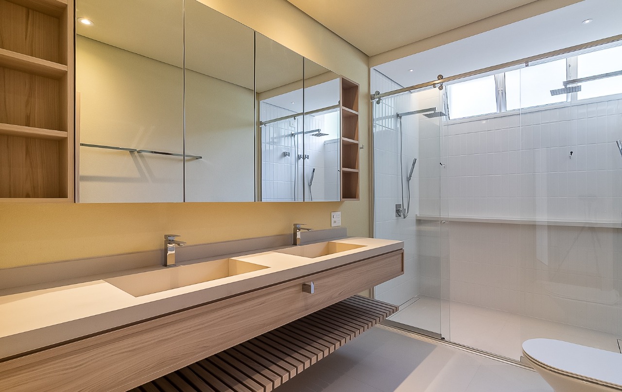 Apartamento amplo com planta excepcional, pé direito alto e muita luz natural, no Jardim América – 20901