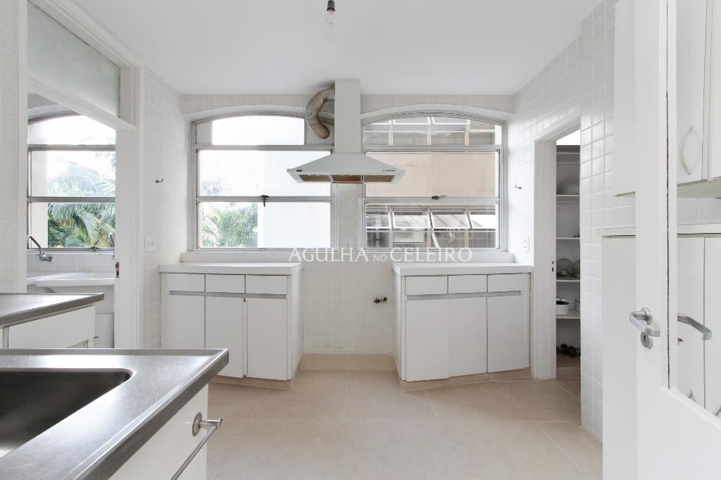 Apartamento próximo ao Clube Pinheiros à venda no Jardim Europa – AP4161