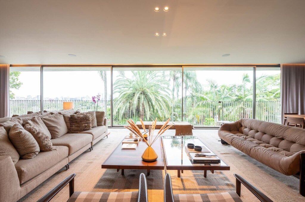 Apartamento mobiliado em edificio assinado por Marcio Kogan à venda no Jardim Guedala. – 21131