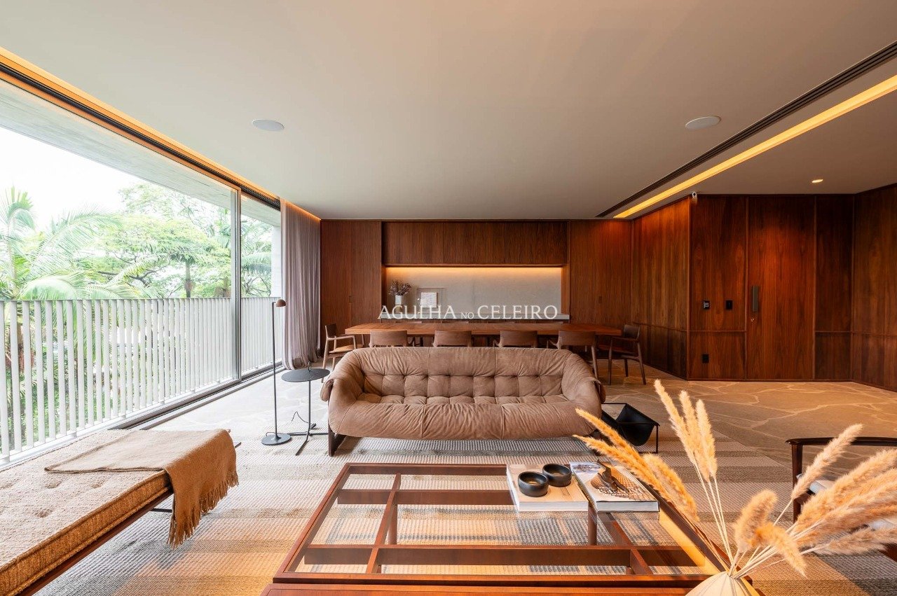 Apartamento mobiliado em edificio assinado por Marcio Kogan à venda no Jardim Guedala. – 21131