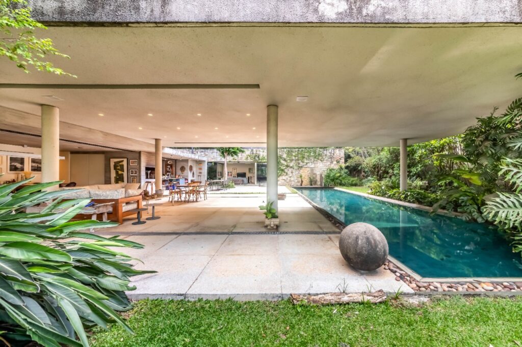 Casa com projeto assinado, cheio de luz natural e espaços integrados, no bairro Cidade Jardim. – 21365