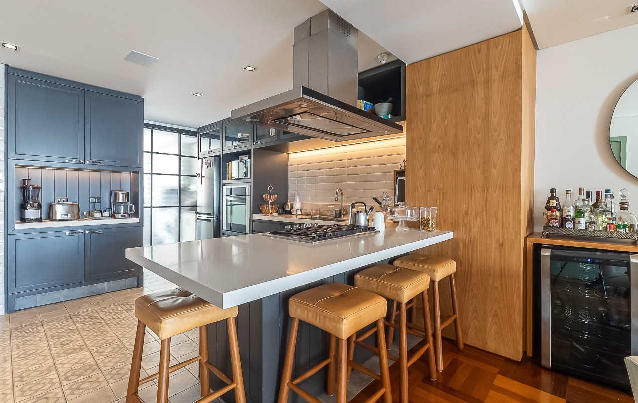 Apartamento recém-reformado, cheio de luz e com clima clássico atualizado, no Jardim América. – 21481