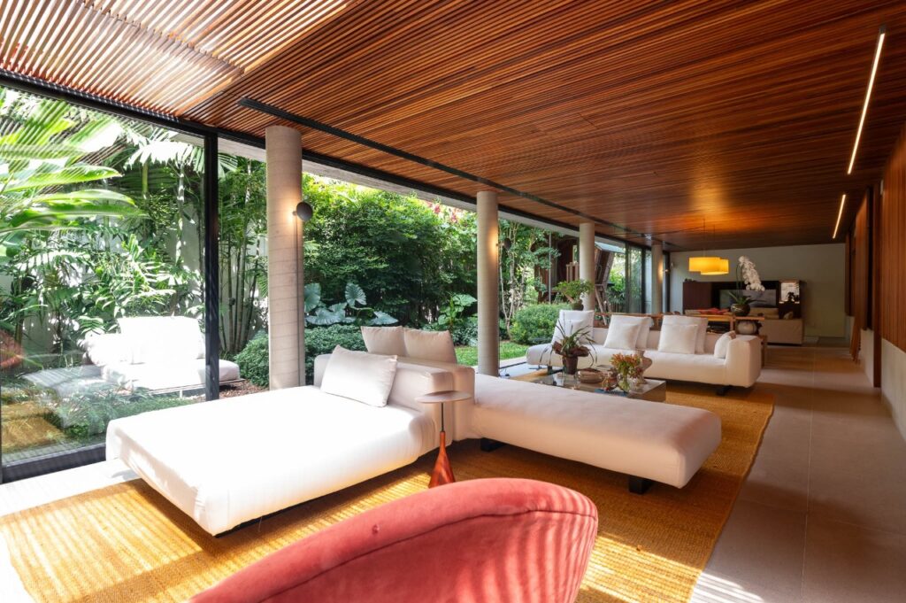 Casa em condomínio localizada em rua tranquila no Jardim Paulistano. – 21765