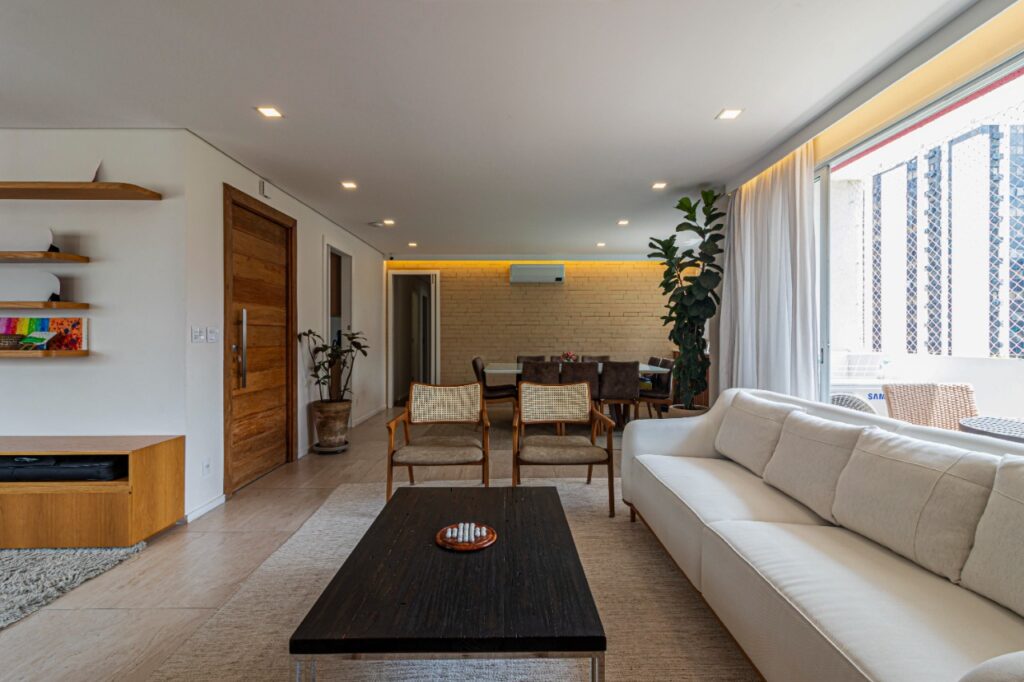 Apartamento reformado, espaçoso e com lazer à venda no Itaim Bibi – AP4857