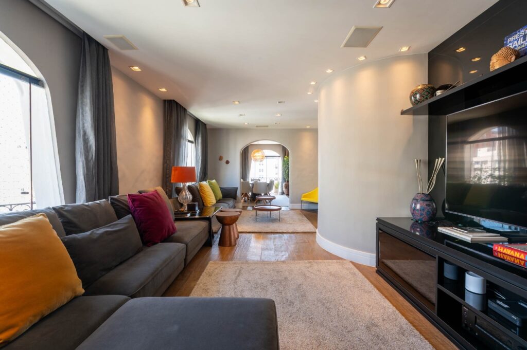 Apartamento duplex mobiliado em prédio Lindenberg na parte plana do Jardim América – AP6946