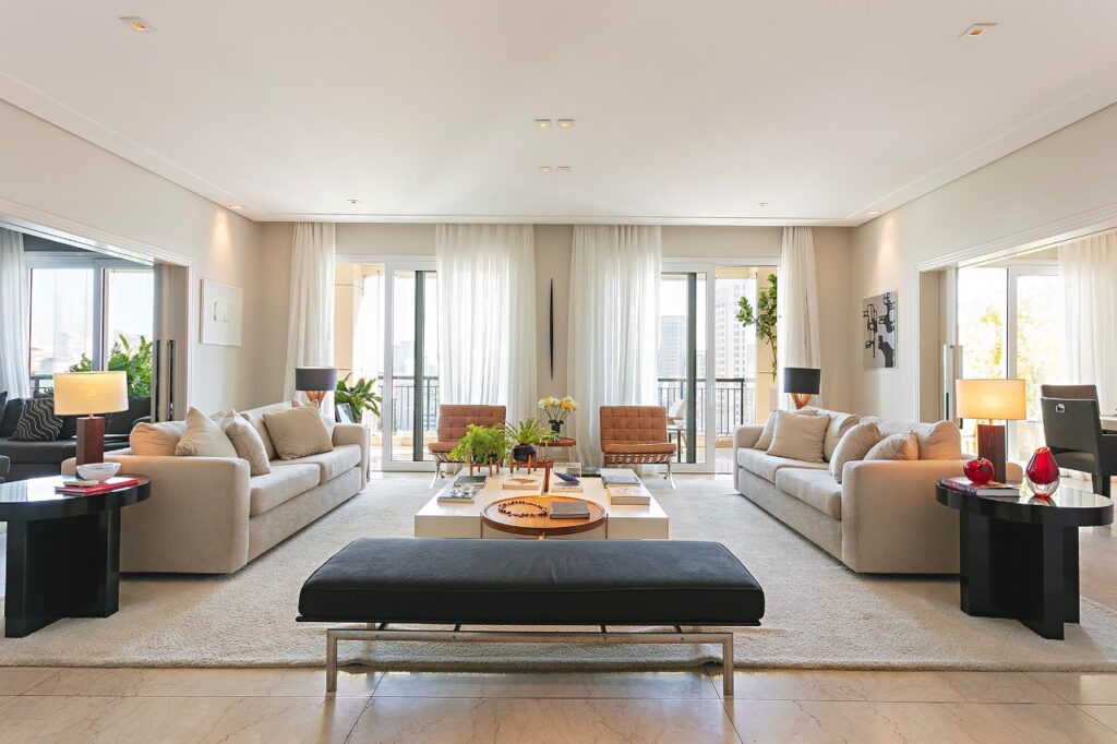 Exclusividade, amplitude, e muita luz natural em frente ao Clube Pinheiros. – 21650