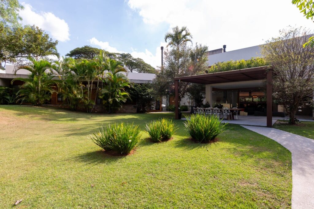 Casa maravilhosa com amplo terreno à venda no Jardim Guedala – 21873
