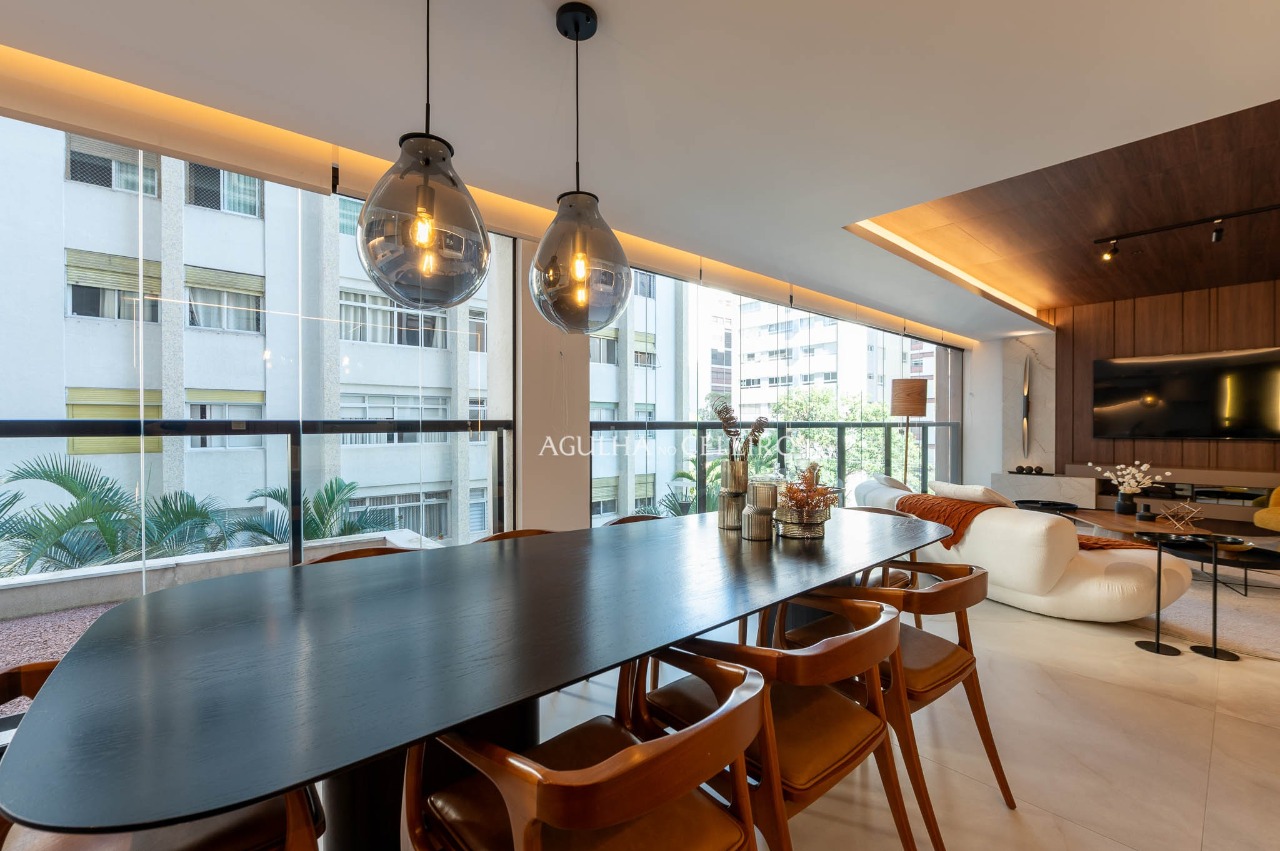 Jardim Paulista: 3 Suítes Decoradas com Móveis de Design – 21969