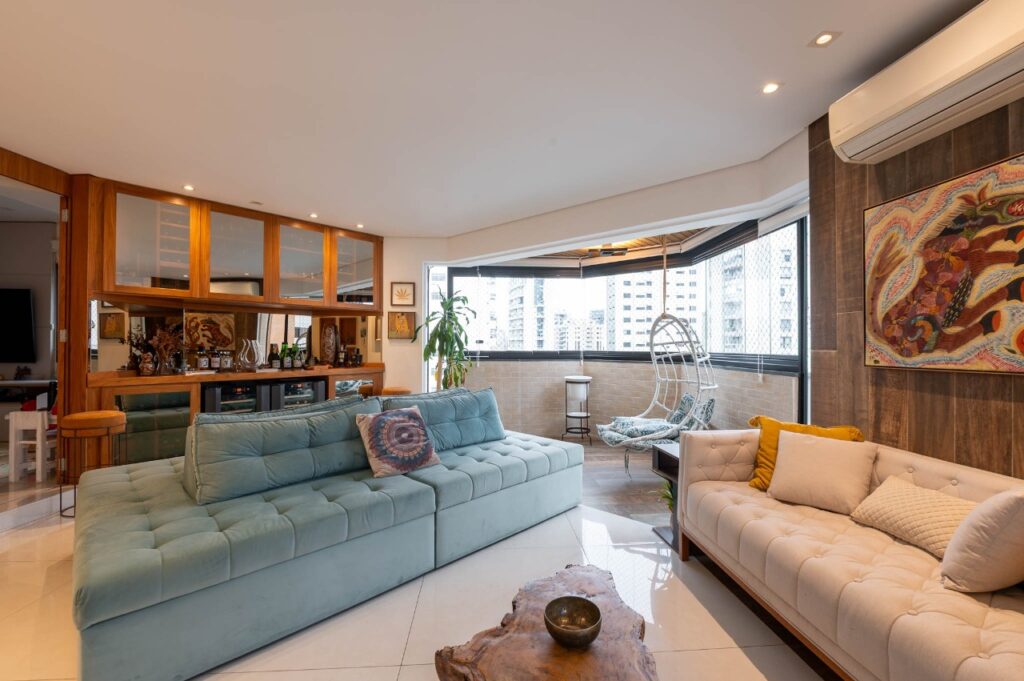 Apartamento reformado em Moema Pássaros ao lado docolégio Móbile. – 22056