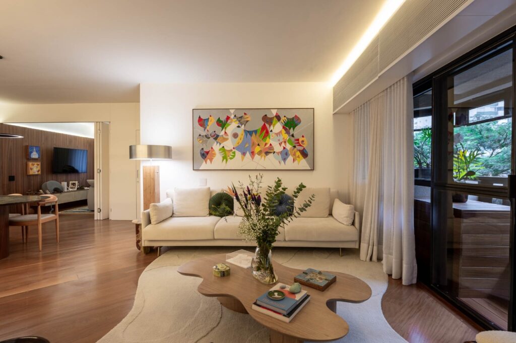 Apartamento reformado com 3 suítes e vista para a copa das árvores em Moema. – AP6455