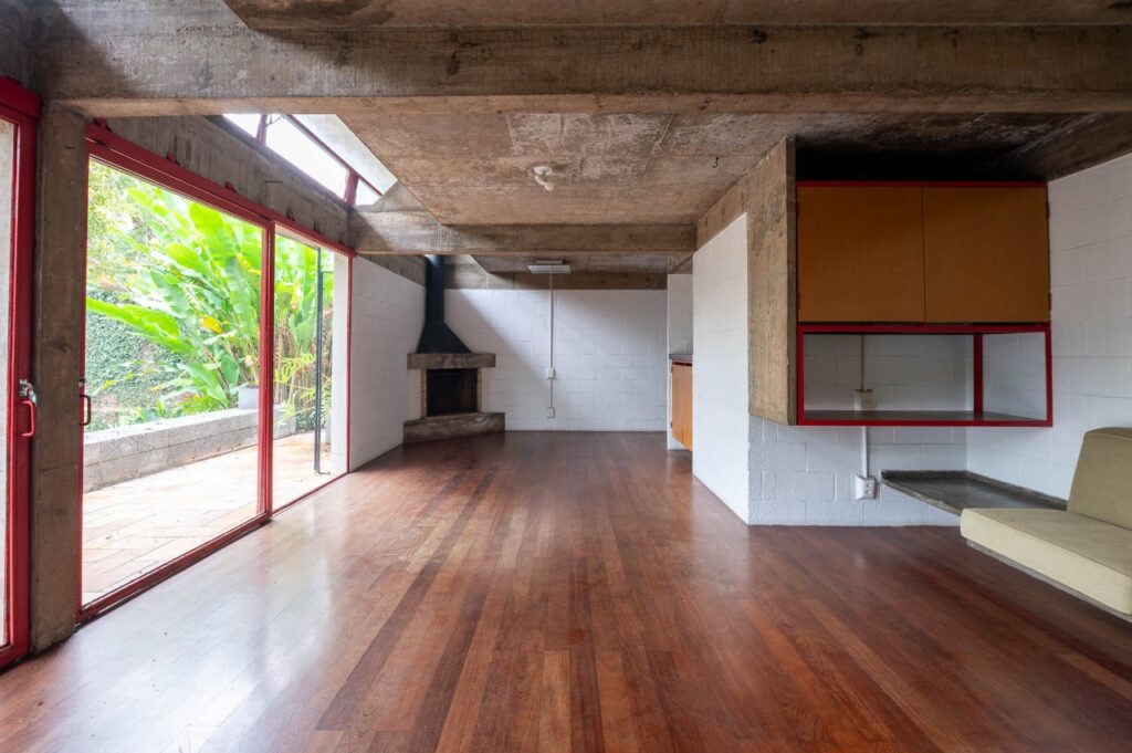 Casa espaçosa à venda em Alto de Pinheiros – CA0497