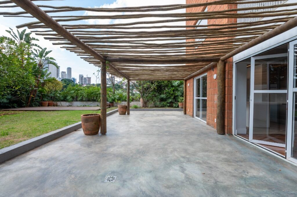 Apartamento com ares de casa à venda na Vila Madalena – 16603