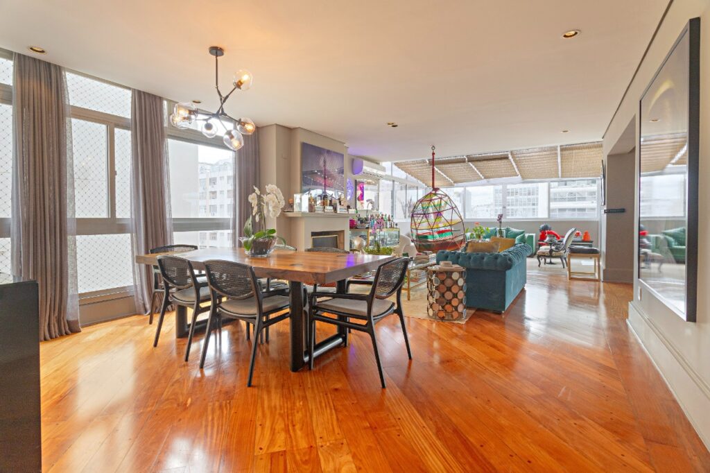 Cobertura penthouse reformada com terraço e vista aberta – 21785