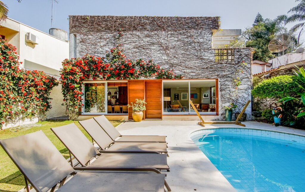 Inspire e respire dias mais verdes e iluminados nesta belíssima casa no Alto de Pinheiros. – 22179