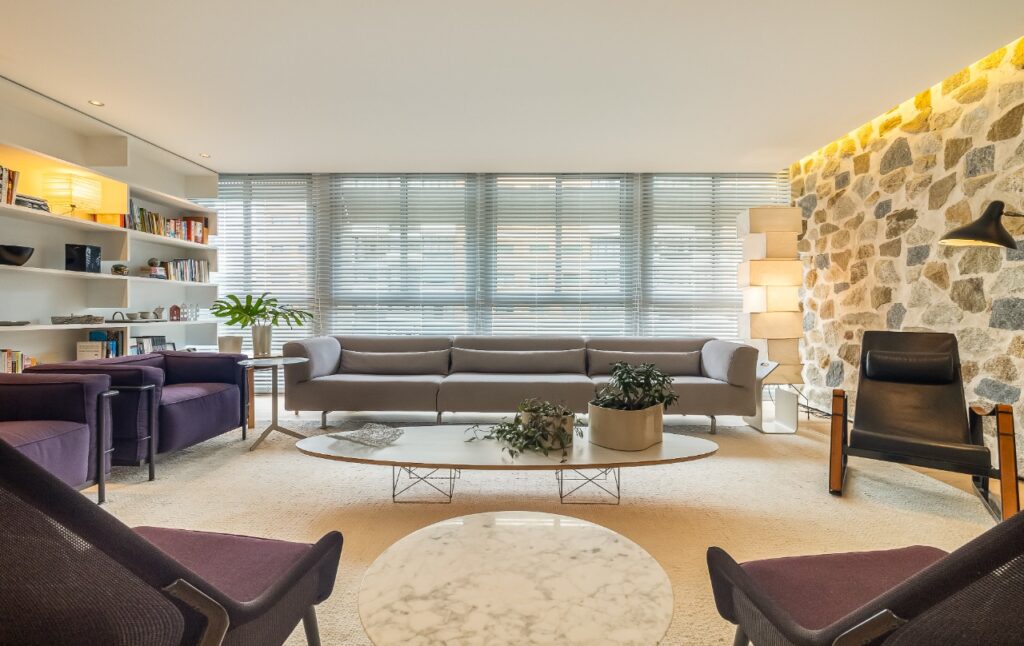 Apartamento com reforma minimalista impecável em edifício icônico de Rino Levi no Itaim Bibi. – 22190