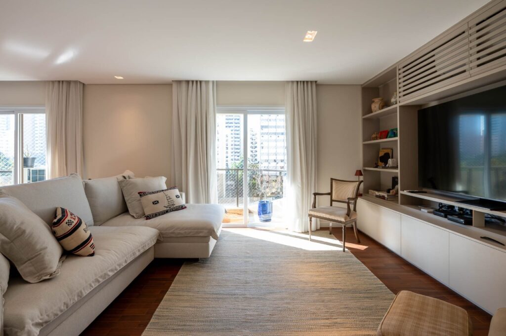 Apartamento com muita luz natural todo reformado à venda na Vila Nova Conceição – 22203