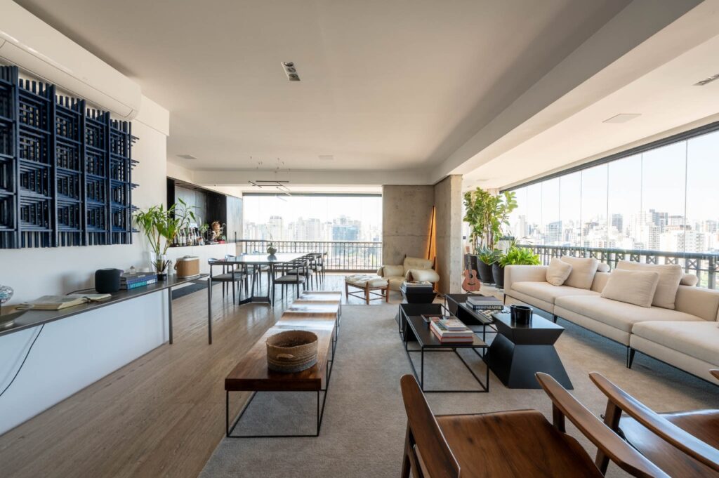 Apartamento com 3 suítes e 4 vagas próximo à Rua Clodomiro Amazonas – 22310