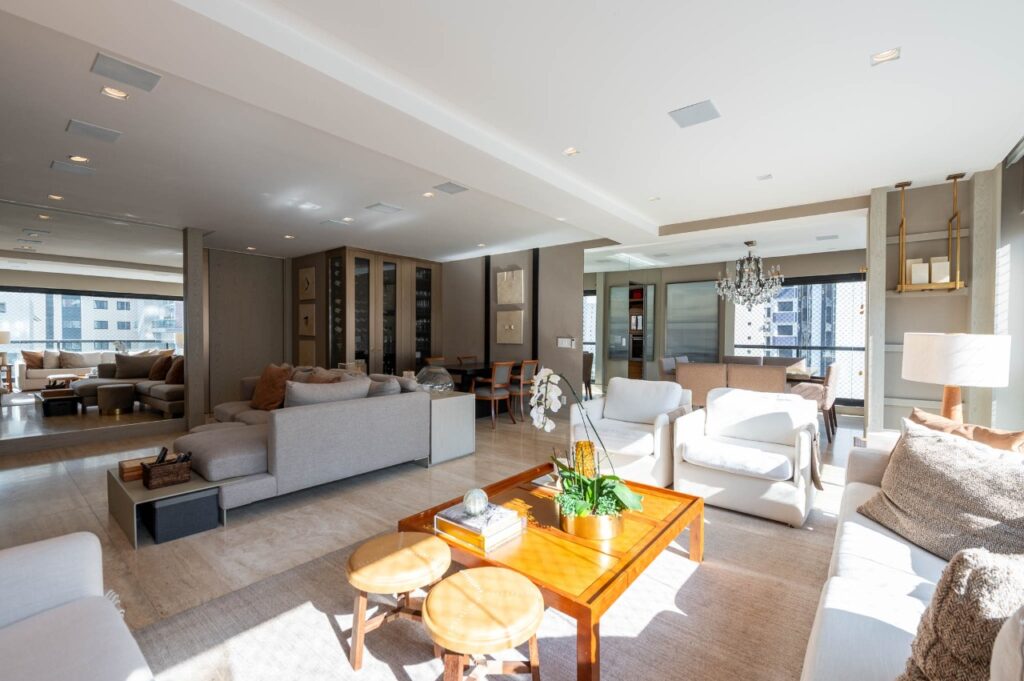 Apartamento reformado em Moema – 22350