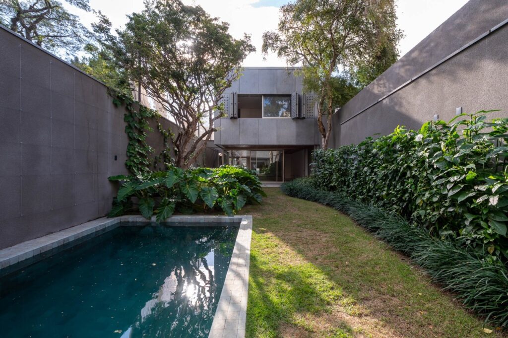 Casa recém-concluída à venda no Jardim Europa. – 12601