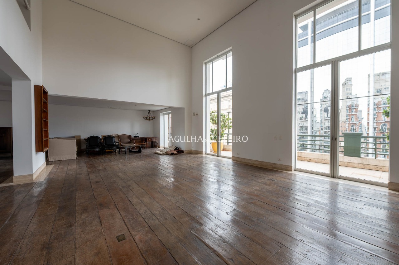 Duplex imponente, sofisticação, amplitude e exclusividade em localização privilegiada – 13631