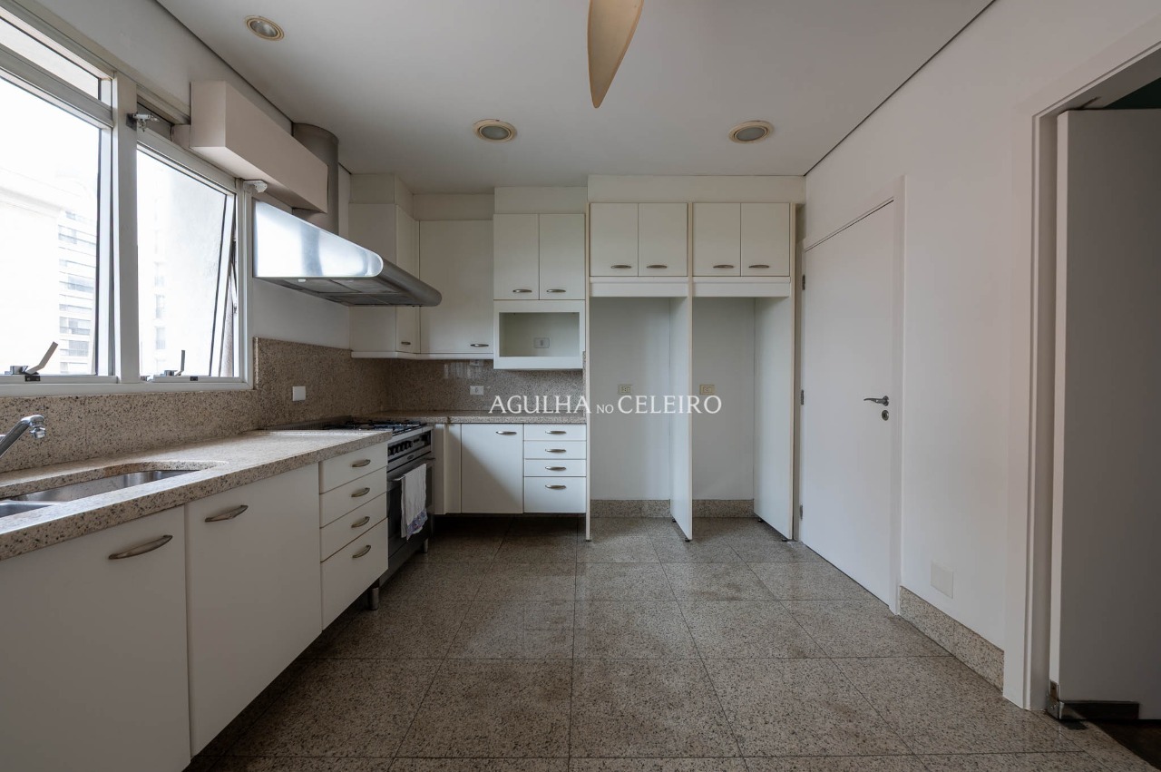Duplex imponente, sofisticação, amplitude e exclusividade em localização privilegiada – 13631