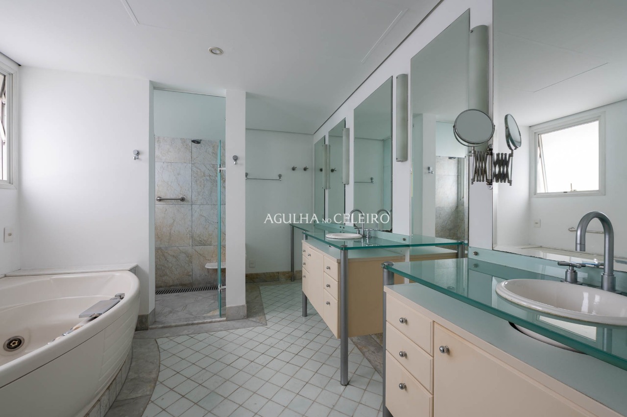 Duplex imponente, sofisticação, amplitude e exclusividade em localização privilegiada – 13631
